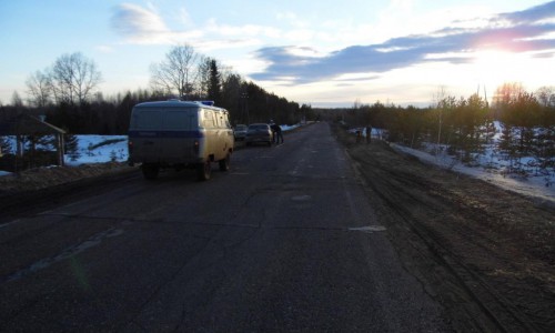 В Кировской области пьяный водитель мопеда въехал в "легковушку"