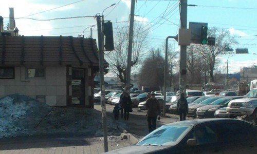 На улице Комсомольской светофор "отвернулся" от пешеходов