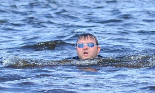 Никита Белых собрался переплыть Волгу