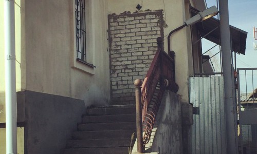 Утро в Кирове: замурованный вход и штрафы