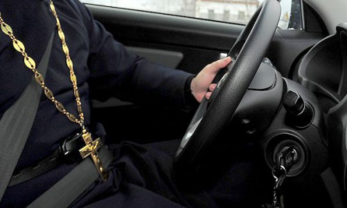 В Кировской области вынесли приговор парню, угнавшему авто священника