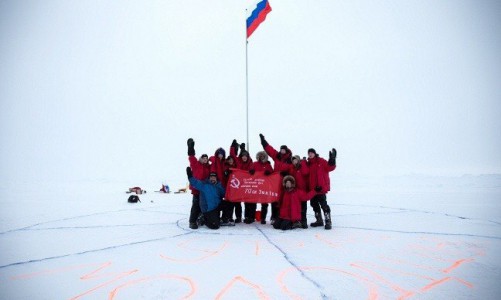 На Северном полюсе школьник из Кирова встретил Пасху и поел блинчиков