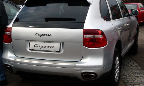 В Кирове со стоянки отеля Hilton пропал Porshe Cayenne