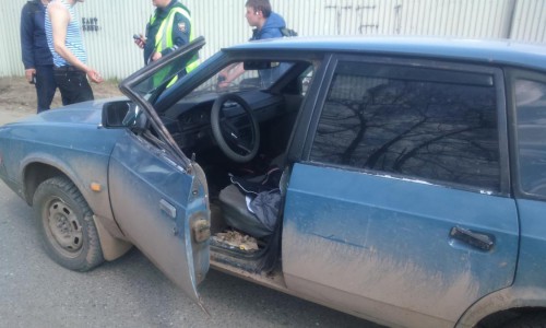 В Кирове КамАЗ врезался в припаркованный «Москвич»: пострадал водитель легковушки