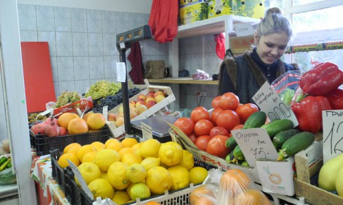 Эксперты назвали продукты, которые подешевеют к лету