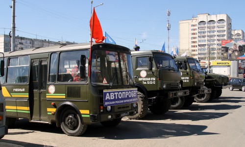 Фоторепортаж: в Кирове стартовал автопробег, посвященный Дню Победы