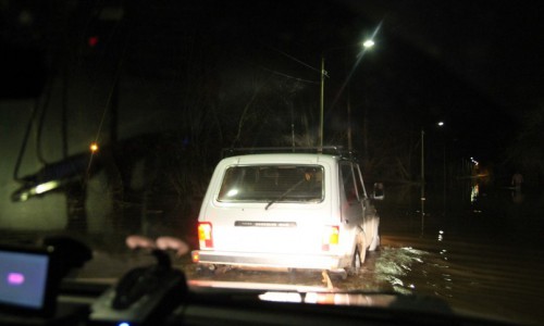 В Кирове из-за половодья затопило улицу у Трифонова монастыря