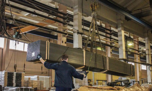 В Кирове грузчик упал в грузоподъемную шахту