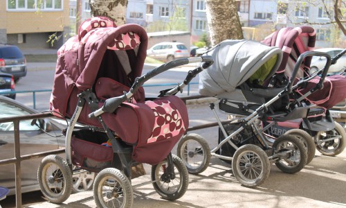 Городской тест-драйв: у каких поликлинник можно припарковать детскую коляску