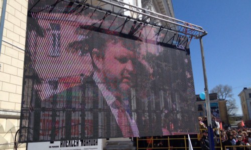 День Победы в Кирове: на Театральной площади Никита Белых выступил с речью