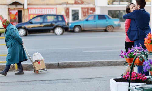 Утро в Кирове: девушки на мотоцикле и любовь в городе