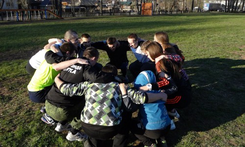 В Кировской области юноши и девушки в честь Дня Победы присели 25 568 раз