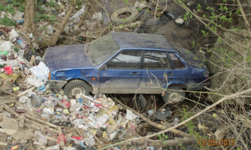 Кировчане: "В овраг на Филейке выкинули машину"