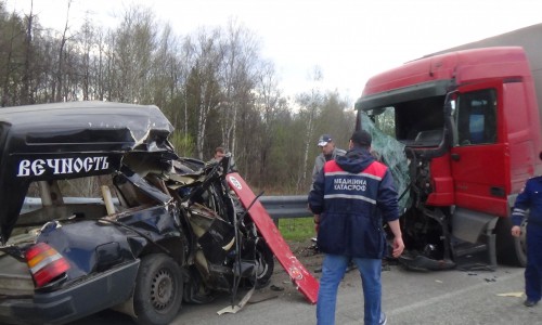 Трагедия на пермской трассе: столкнулись катафалк и грузовик, погиб 24-летний кировчанин
