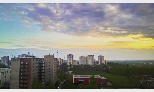 Утро в Кирове: разноцветный рассвет и начало дня по-американски