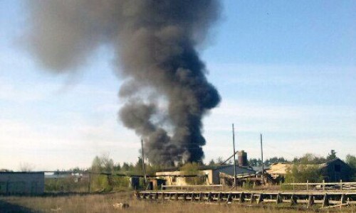 В Подосиновском районе сгорели лесопилка и несколько автомобилей (ВИДЕО)