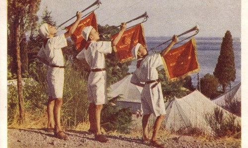 В Кирове отметили День пионерии: какие традиции пионеров сохранились в наши дни