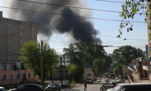 Видео:  в Кирове полыхает двухэтажный дом