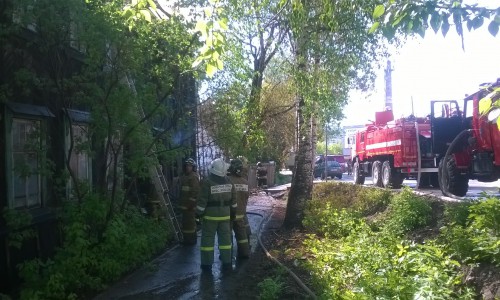 Видео: пожар на Карла Маркса тушили восемь пожарных расчетов