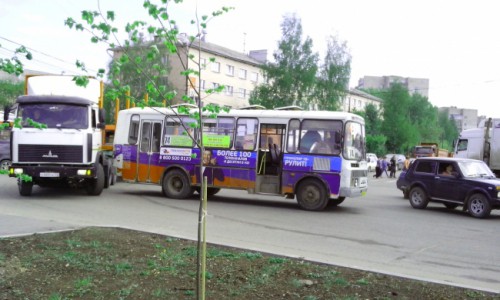 Из-за заглохшего автобуса у парка Победы образовалась огромная пробка