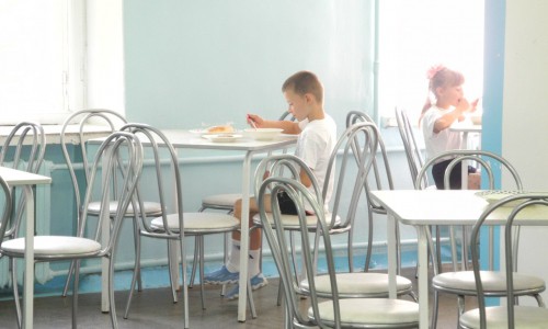 В Кирове директор школы за счет бюджета отремонтировал свой кабинет вместо столовой