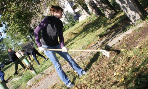 Работа для подростков в Кирове: где школьники смогут заработать этим летом?