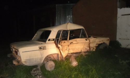 В Кирове пятиклассник бросил спичку в бензобак машины: ребенок в больнице