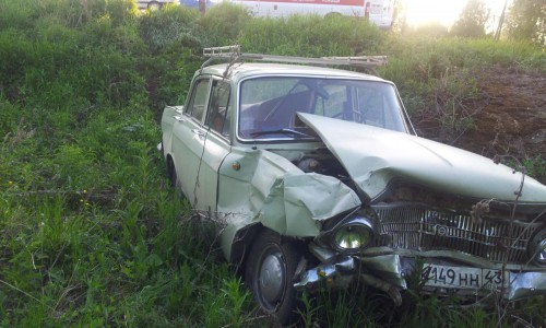 На Победиловском тракте столкнулись три машины: два человека пострадали
