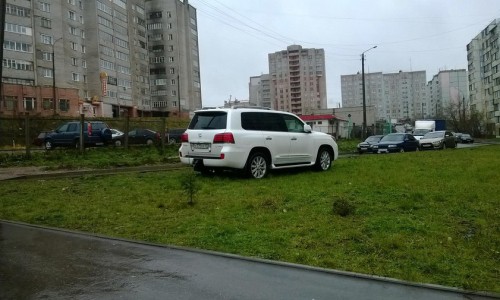 Как законно сделать парковку возле дома в Кирове: 4 простых шага