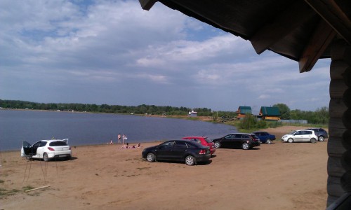 В центре семейного отдыха кафе-пляж "Рыба-пила" открыли купальный сезон