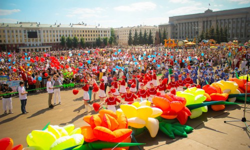 Нескучный weekend: "Сказочные игры на Вятке" и "Модная барахолка 2015"