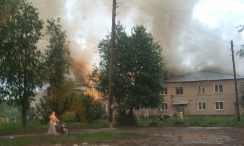 В Кировской области загорелся жилой дом: пожар тушили 43 человека