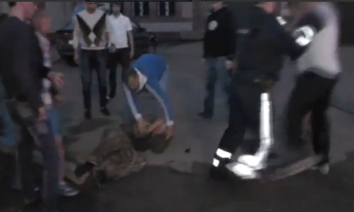 Видео: в Кирове пьяного водителя избили за ДТП