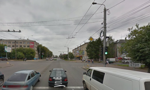 В Кирове столкнулись две иномарки: пострадали трое человек