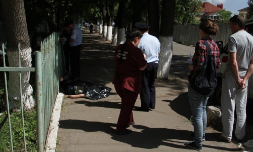 В центре Кирова на улице лежал труп