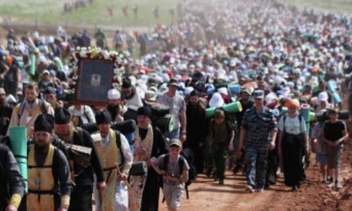 15 фотографий Великорецкого крестного хода из соцсетей: ребенок-герой и радуга после града