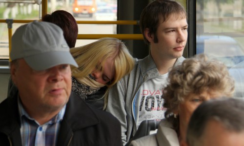 Эксперимент: как кировчане реагируют на спящего незнакомца на своем плече