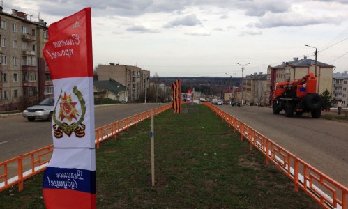 В Радужном неизвестные украли флаги с символикой Дня Победы