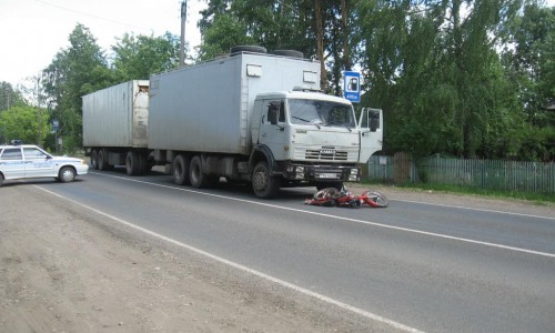 В Кировской области подросток на мотоцикле врезался в КАМАЗ