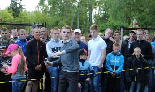 В Кировской области прошел конкурс по метанию телефонов