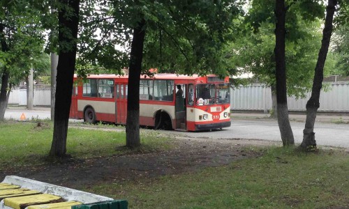 В Кирове у троллейбуса отпало колесо