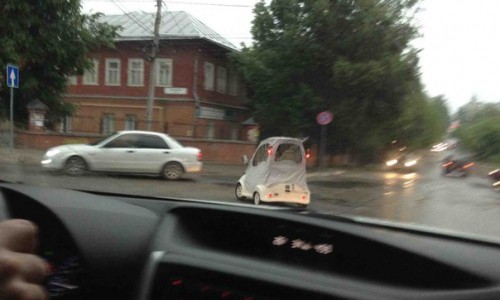 По Кирову ездит необычный одноместный автомобиль