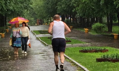 Четверг в Кирове: машина бога и утренняя пробежка