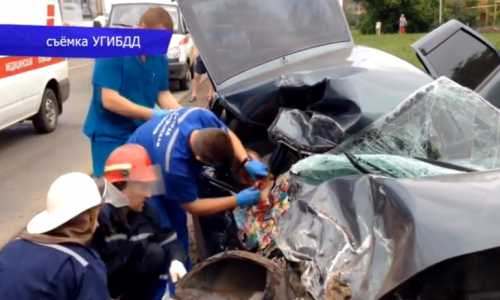 Видео: пострадавшую в ДТП в Корчемкино вырезали из искореженного авто