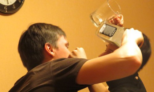 Кировчане не знают, как бороться с шумными соседями, которые дебоширят каждую ночь