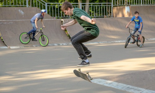 Кировский скейтбордист: "За сезон я меняю около пяти досок и столько же пар обуви"
