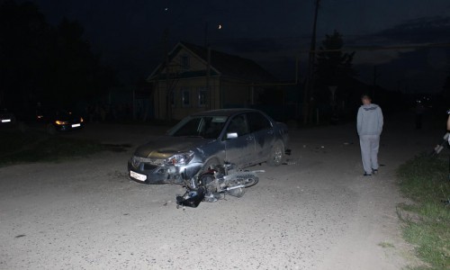 В Кировской области пьяный водитель иномарки сбил двоих подростков на мопеде