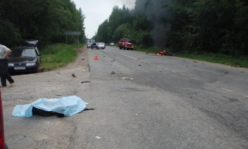 ДТП в Кирово-Чепецке: от удара с легковушкой мотоцикл вспыхнул, а его водитель погиб