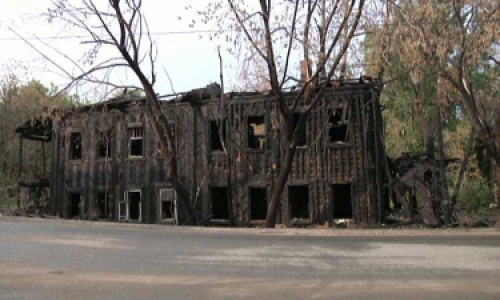 Полицейские нашли тех, кто поджег «деревяшку» на Карла Маркса