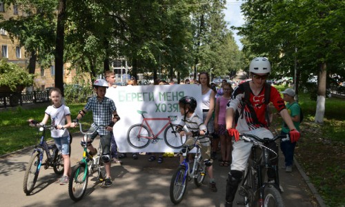 В Кирове велосипедисты провели флешмоб